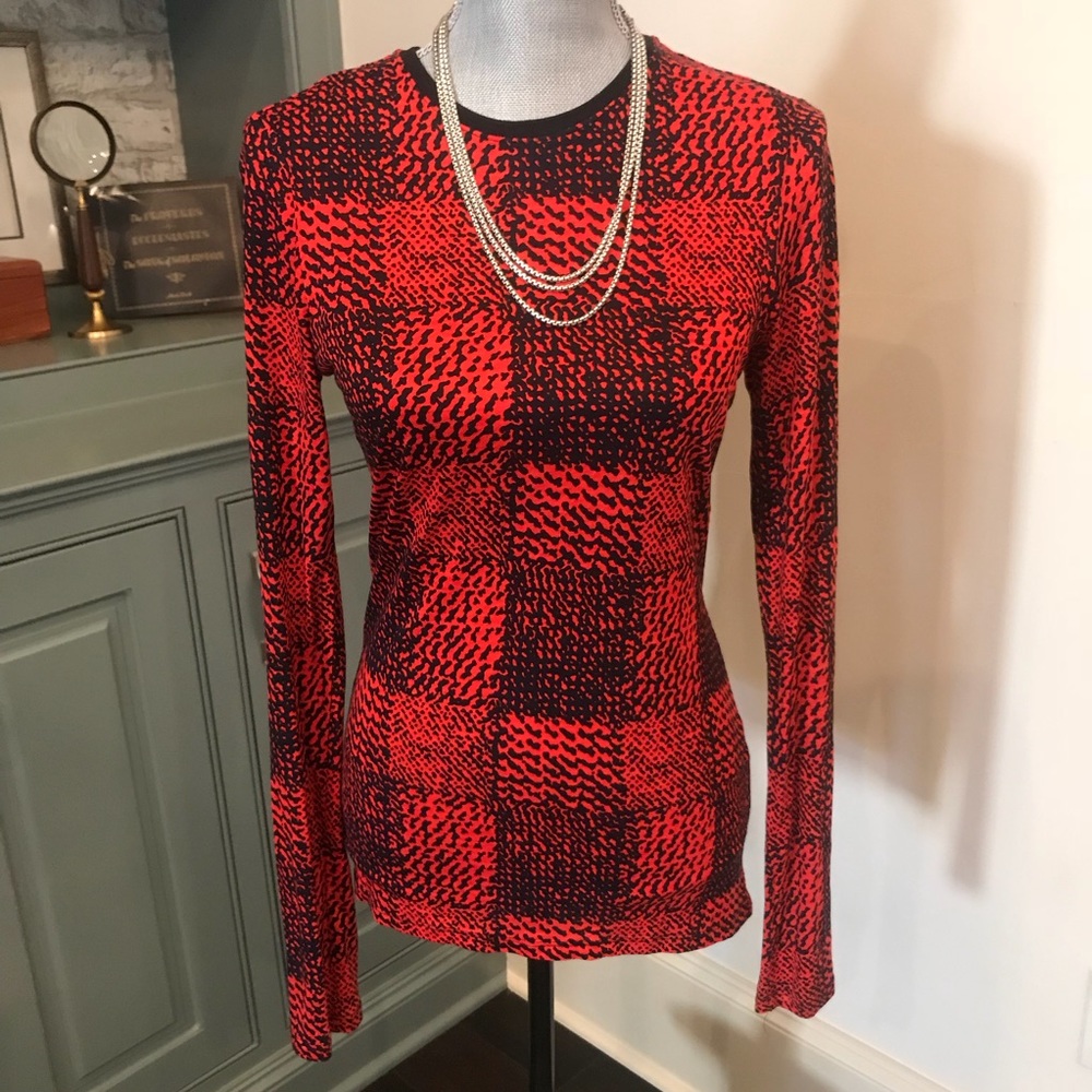 Derek Lam long-sleeved tee in w/ crew neckline.
